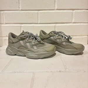 Adidas Osweego Kids Shoes, size 2.5. 

Brand new with tags.